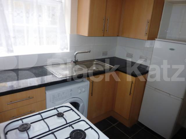 			NEAR PRIMROSE HILL!, 2 Bedroom, 1 bath, 1 reception Flat			 Manley Street, PRIMROSE HILL